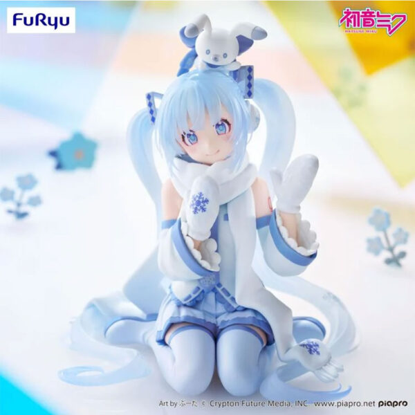 PREORDEN: Noodle Stopper: Vocaloid Hatsune Miku: Snow Miku - Sky Town 10th Ver - Image 6