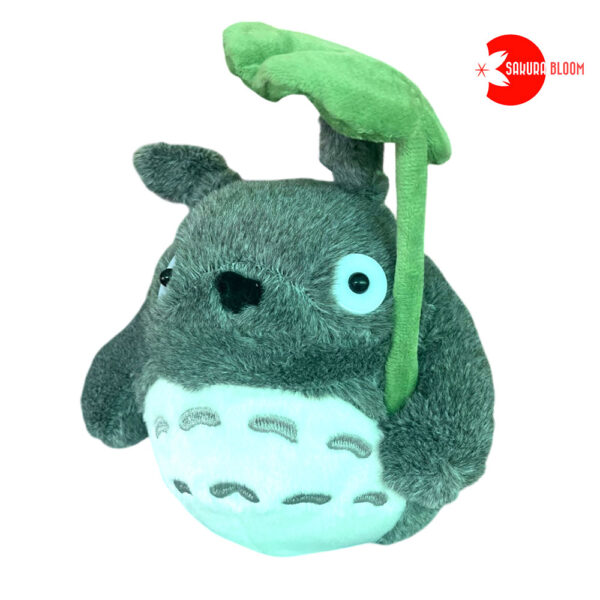 Peluche Totoro con hojita