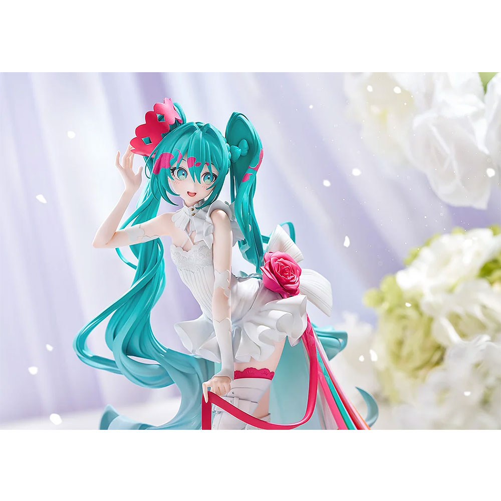 PREORDEN: Good Smile Collection: Character Vocaloid Series: Racing Miku: 15th "Rhapsody" 2010-2025 - Image 2
