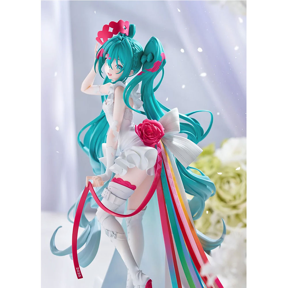 PREORDEN: Good Smile Collection: Character Vocaloid Series: Racing Miku: 15th "Rhapsody" 2010-2025 - Image 3