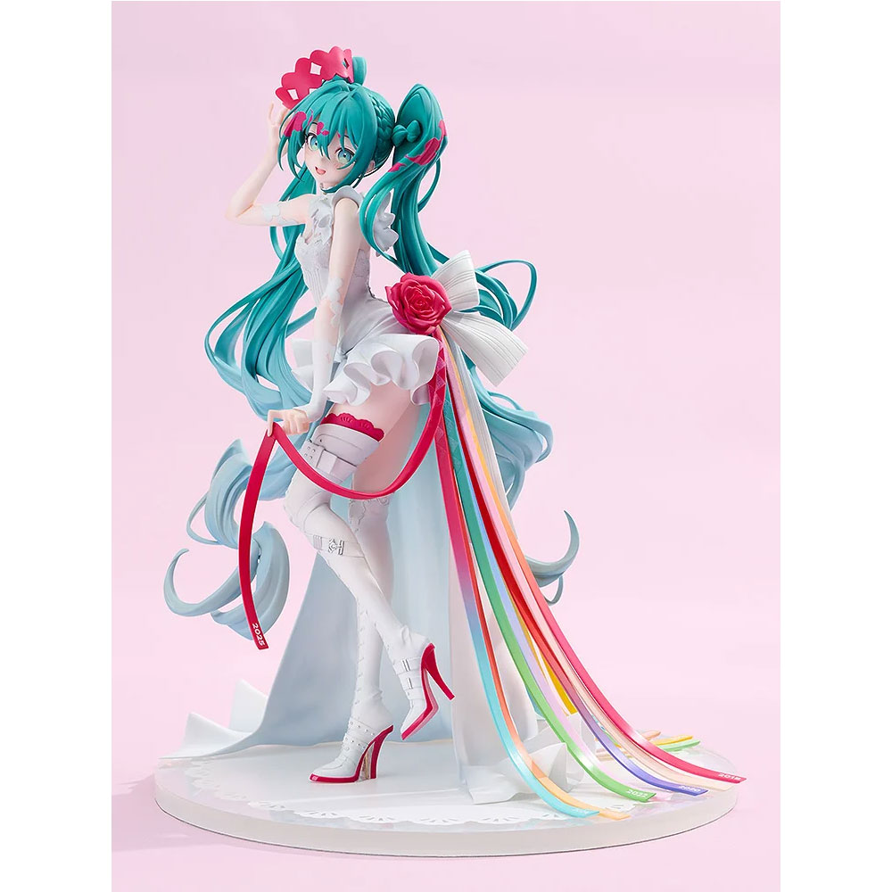 PREORDEN: Good Smile Collection: Character Vocaloid Series: Racing Miku: 15th "Rhapsody" 2010-2025 - Image 5