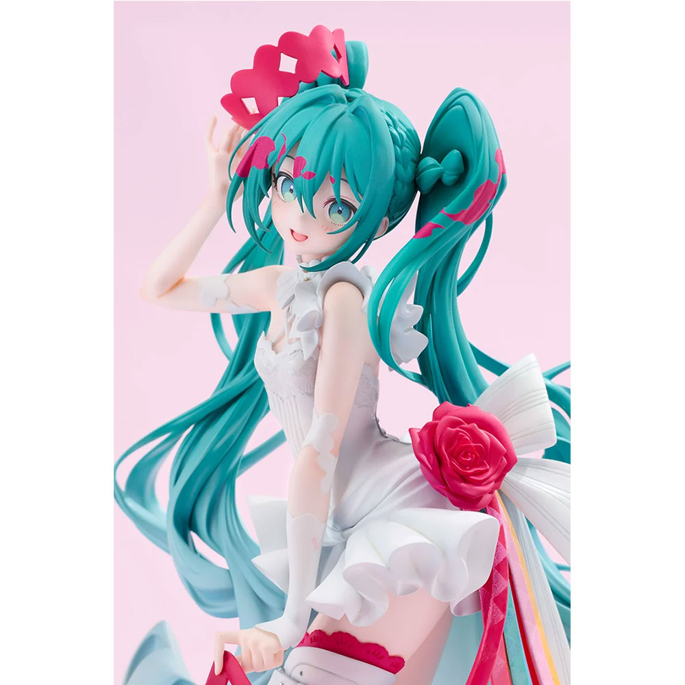 PREORDEN: Good Smile Collection: Character Vocaloid Series: Racing Miku: 15th "Rhapsody" 2010-2025 - Image 7